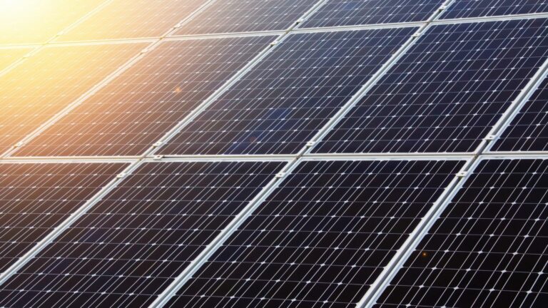onduleur pour panneau solaire guide complet et conseils d achat.jpeg