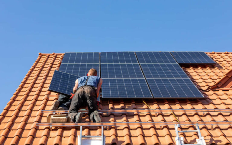 branchement des panneaux solaires guide pratique et conseils de securite.jpeg