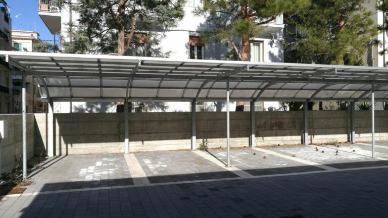 carport avec panneaux solaires allier protection de vehicules et production d energie renouvelable.jpeg