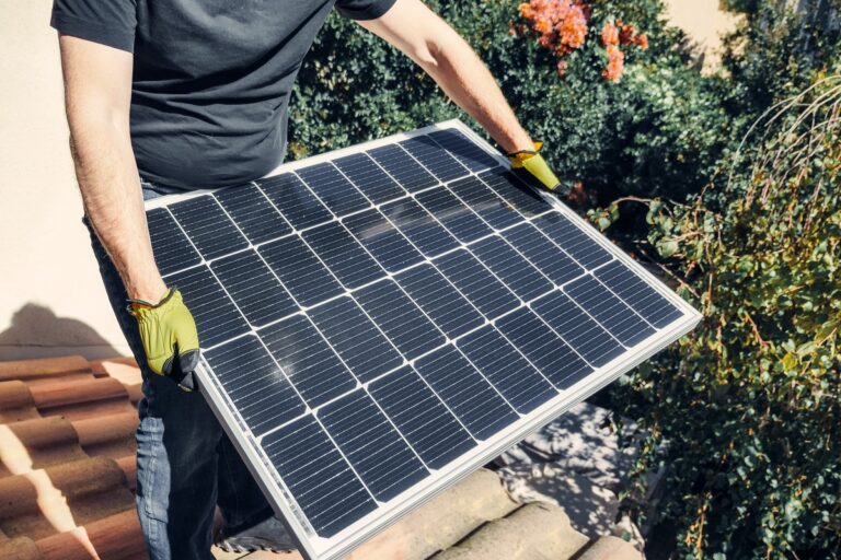 panneau solaire 300w caracteristiques performances et applications courantes.jpeg