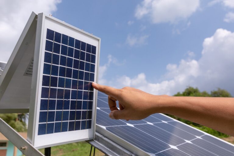 panneau solaire en autoconsommation avec batterie fonctionnement et avantages pour une energie independante.jpeg