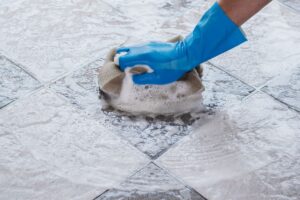 élimine la rouille tenace sur le carrelage